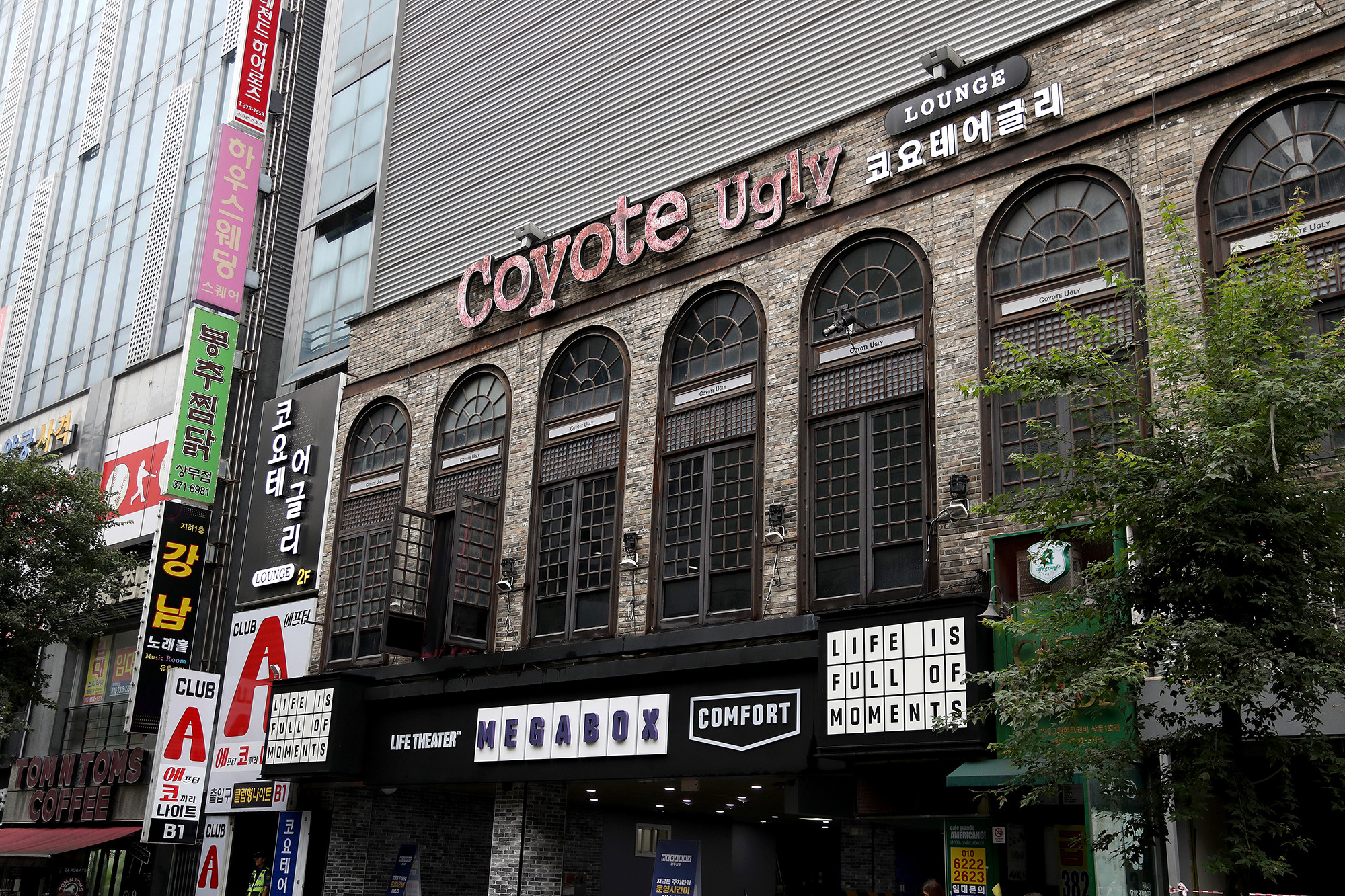 ‘Coyote Ugly’ turns 20: Secrets and scandals of the real-life bar and movie