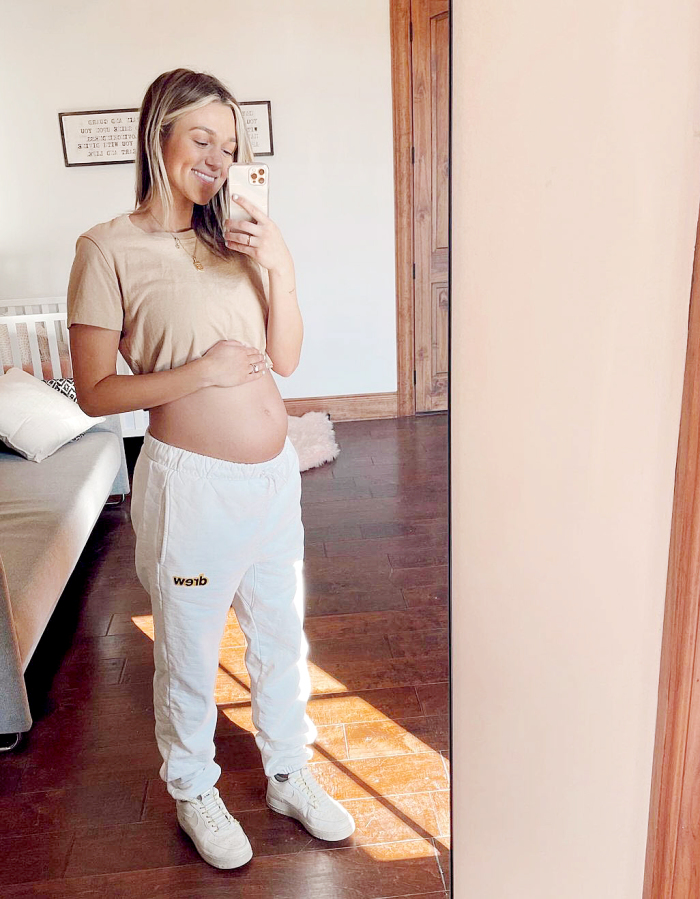 Pregnant Sadie Robertson Shows Bare Baby Bump at 25 Weeks