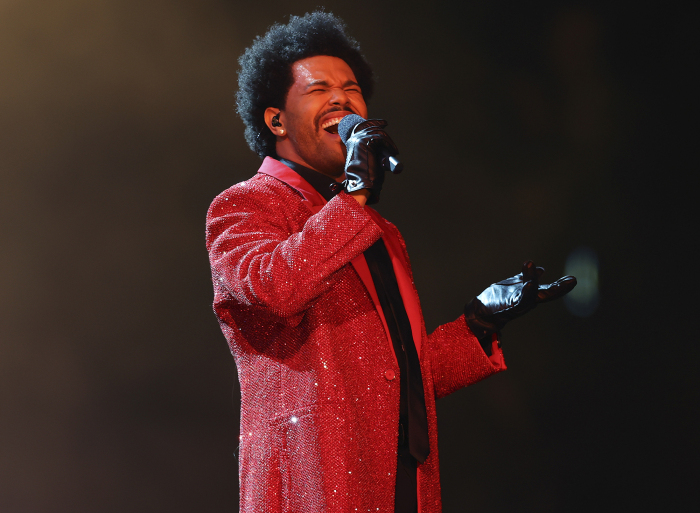 Best Memes of The Weeknd’s Super Bowl 2021 Halftime Show Performance