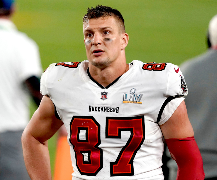 Rob Gronkowski Breaks His Silence on Late Teammate Aaron Hernandez’s 2015 Murder Conviction 1