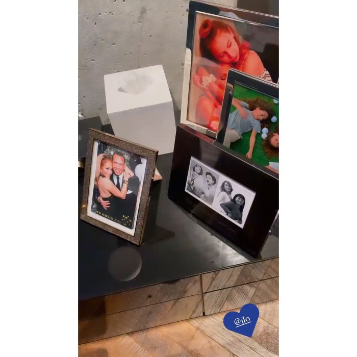 Alex Rodriguez Displayed J. Lo Memories Hours Before Announcing Split(02)