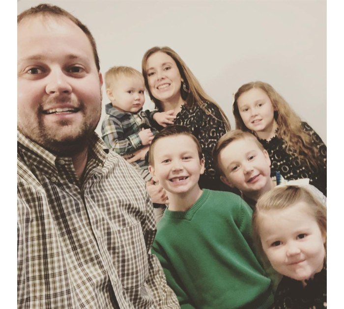 Pregnant Anna Duggar Claps Back at Claim She and Josh Duggar Can’t Afford 7 Kids 2