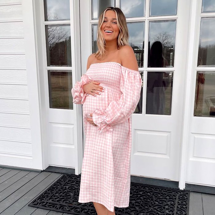 Pregnant Sadie Robertson Says Her Due Date Has Come Gone Were Still Waiting
