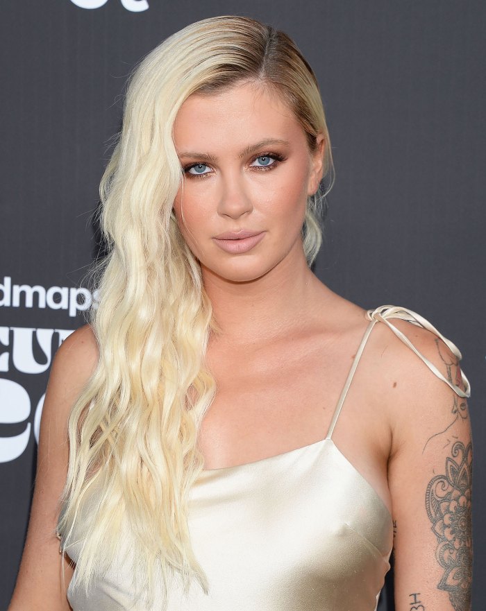 Ireland Baldwin: What’s in My Bag?