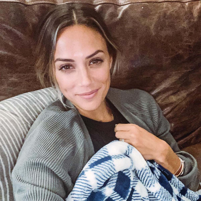Jana Kramer Celebrates Boob Job With Topless Photo Im Good Enough