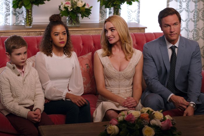 Kelsey Porter Scott Porter Teases Ginny & Georgia Season 2 Ahead of Cast Reunion 2