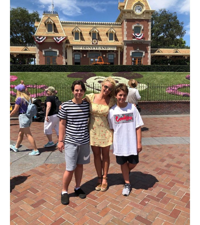 Britney Spears Reflects on Having Sons With Kevin Federline Very Young 3