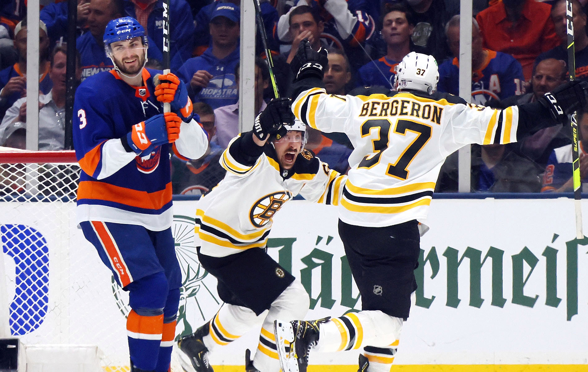 Brad Marchand's OT goal lifts Bruins to Game 3 win over Islanders