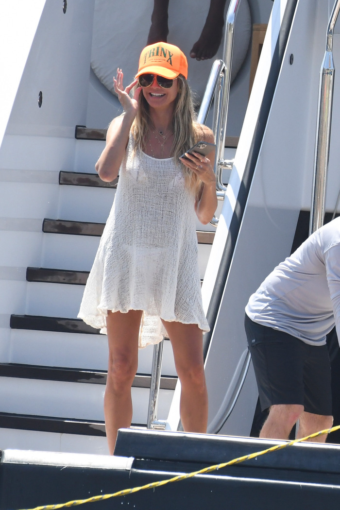 Heidi Klum soaks up the sun on a luxury yacht with her husband Tom Kaulitz and daughter Leni Olumi Klum while on vacation in Capri on July 31, 2021.
