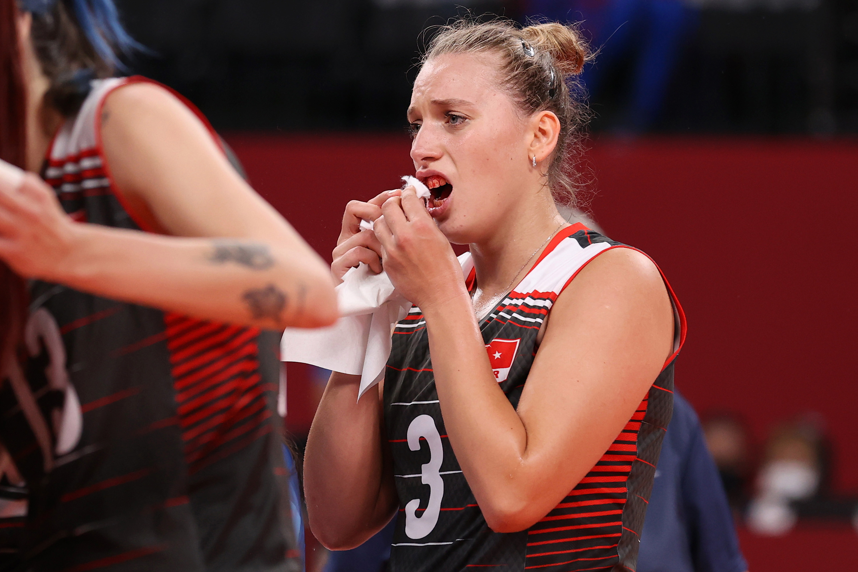 Olympic volleyball players crash heads in horrifying scene