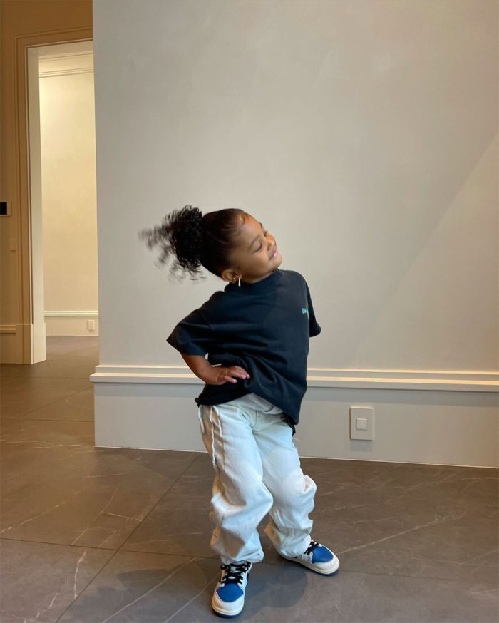 Pregnant Kylie Jenner Appears to Hint at 2nd Baby Sex Stormi