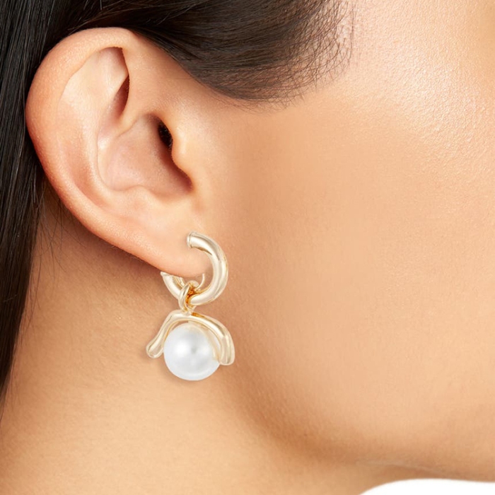 pearl-earrings-face