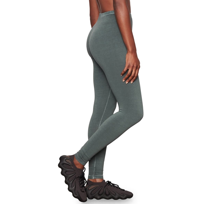 skims-leggings