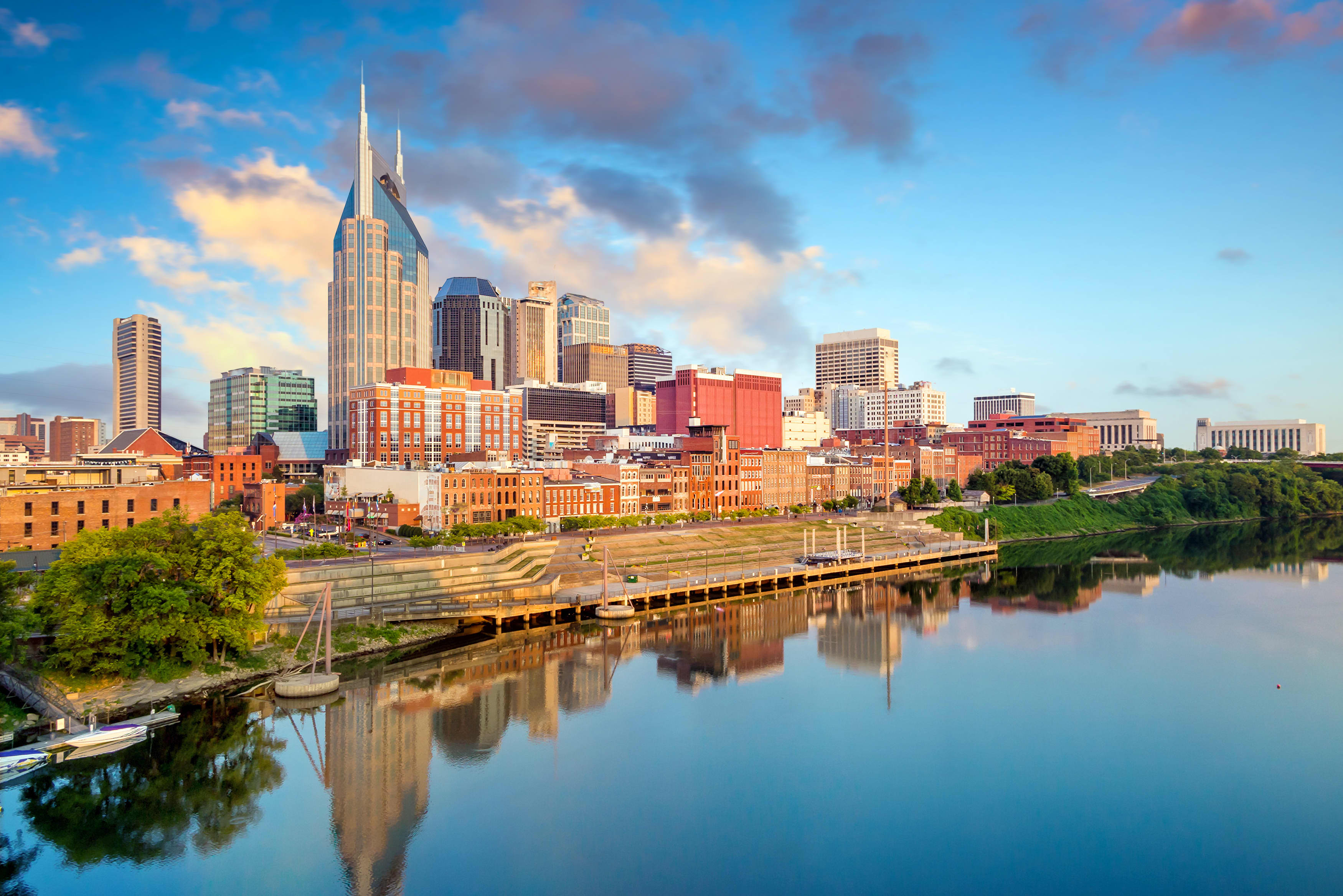 Skyline view of buildings along the Cumberland River in downtown Nashville, Tennessee