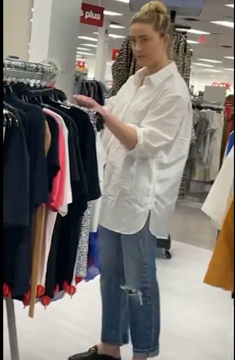 Bargain-hunting Amber Heard is spotted shopping at TJ Maxx in New York |  Daily Mail Online