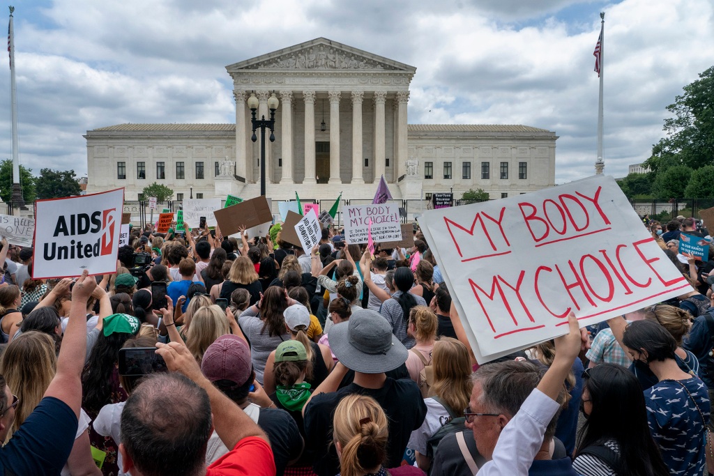 Roe v Wade protesters