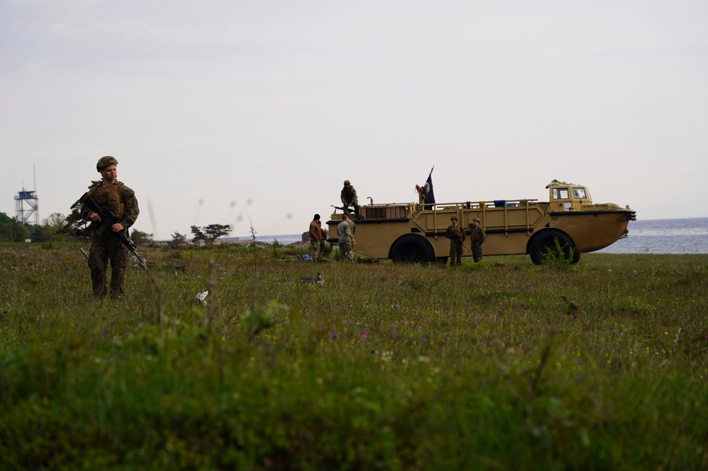 US troops on Gotland beach.