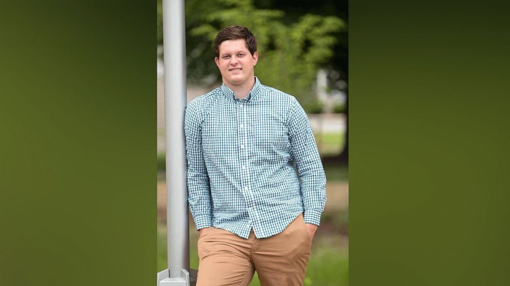 Police applaud armed citizen who killed 20-year-old Indiana mall shooter - ABC News