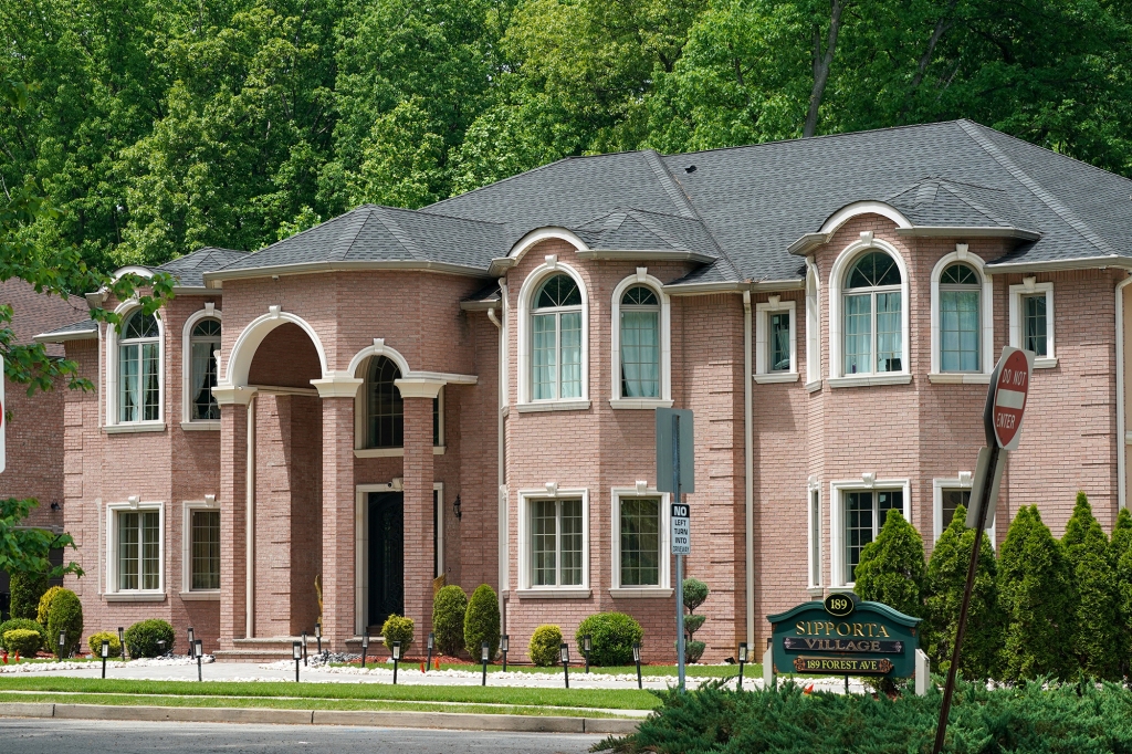 The mansion in Paramus, New Jersey that reportedly belongs to Whitehead.