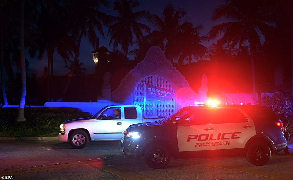 Horde Of Trump Supporters Descends On Mar-a-Lago In The Hours Following Shock FBI Raid - Planetnewspost