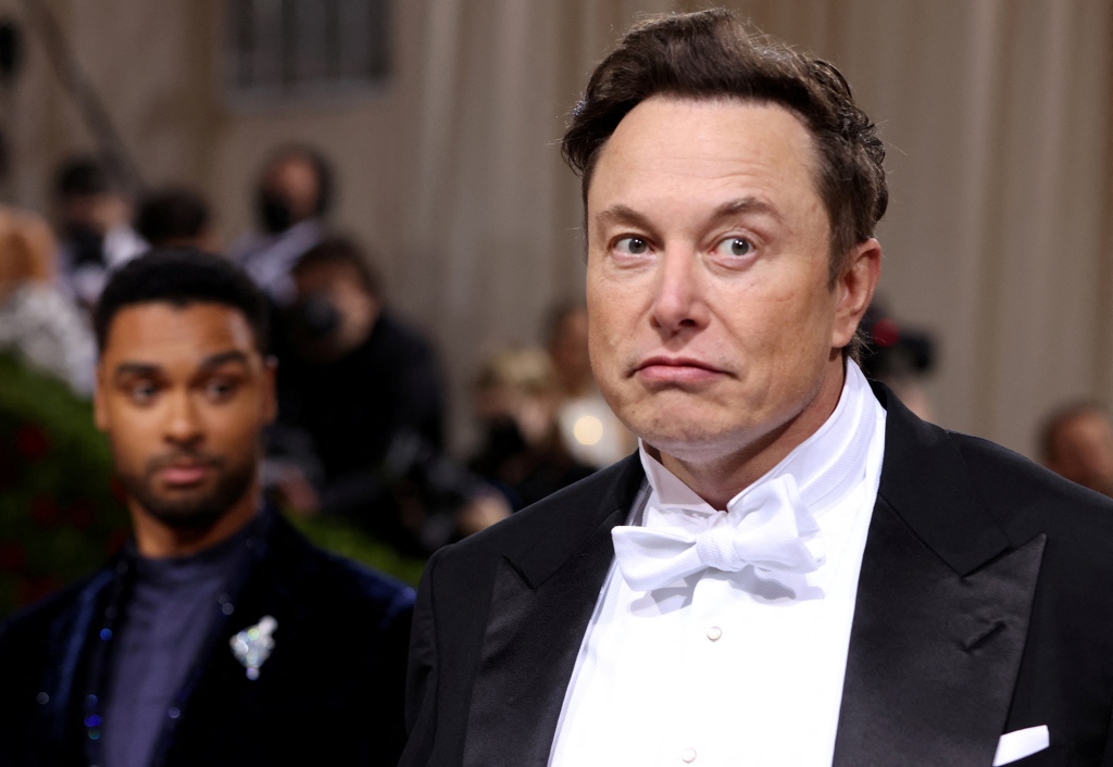 Elon Musk has made claims on Twitter that he was done selling Tesla stock via Twitter.