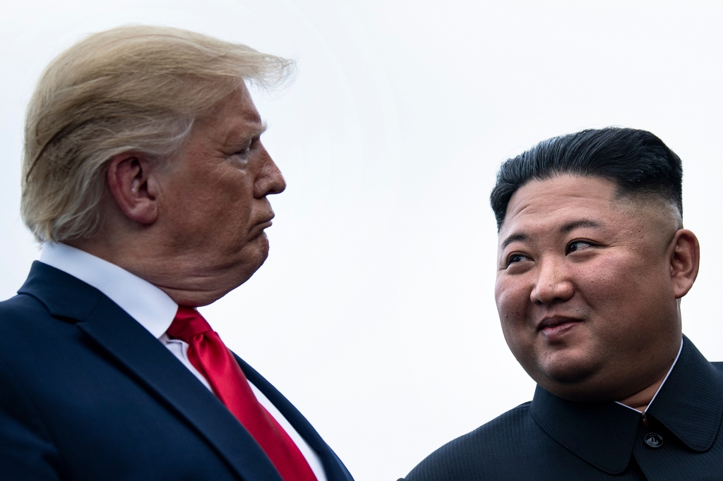 Donald Trump looks at Kim Jung Un.