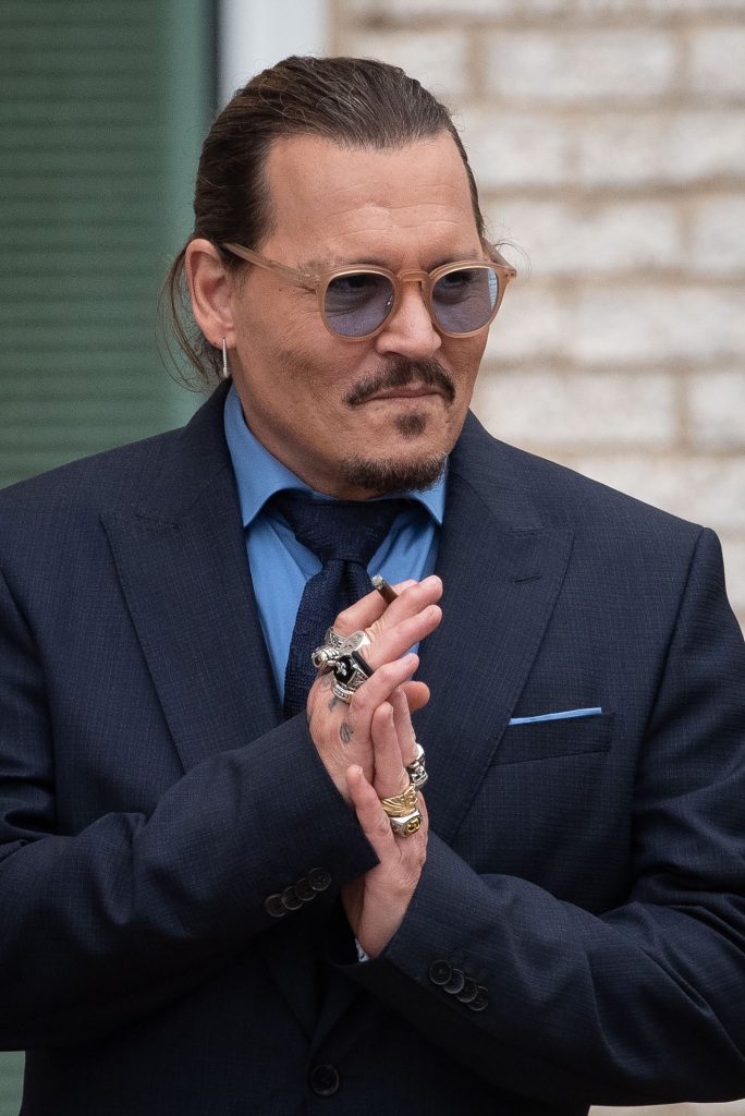 Johnny Depp leaves court