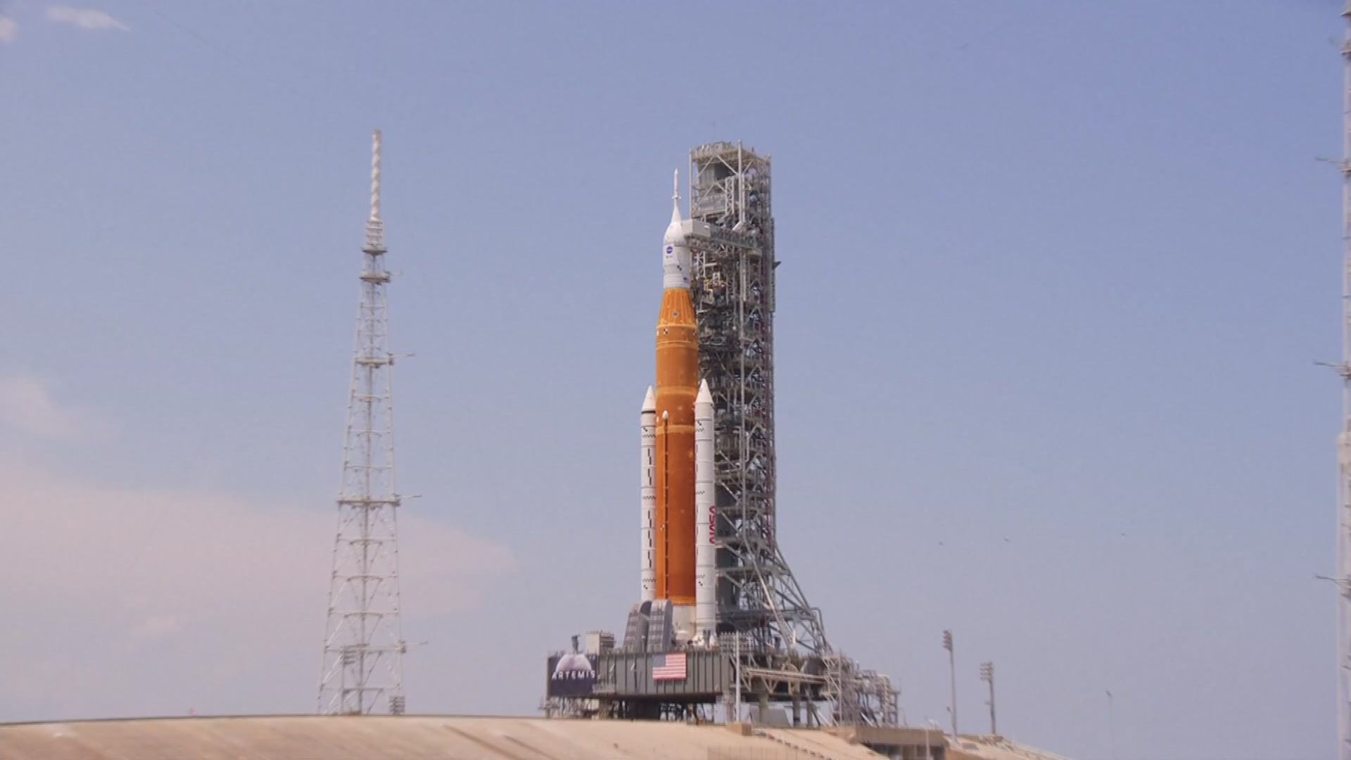 Fuel Leaks Force NASA To Scrub Launch Of New Moon Rocket – NBC Los Angeles - Planetnewspost