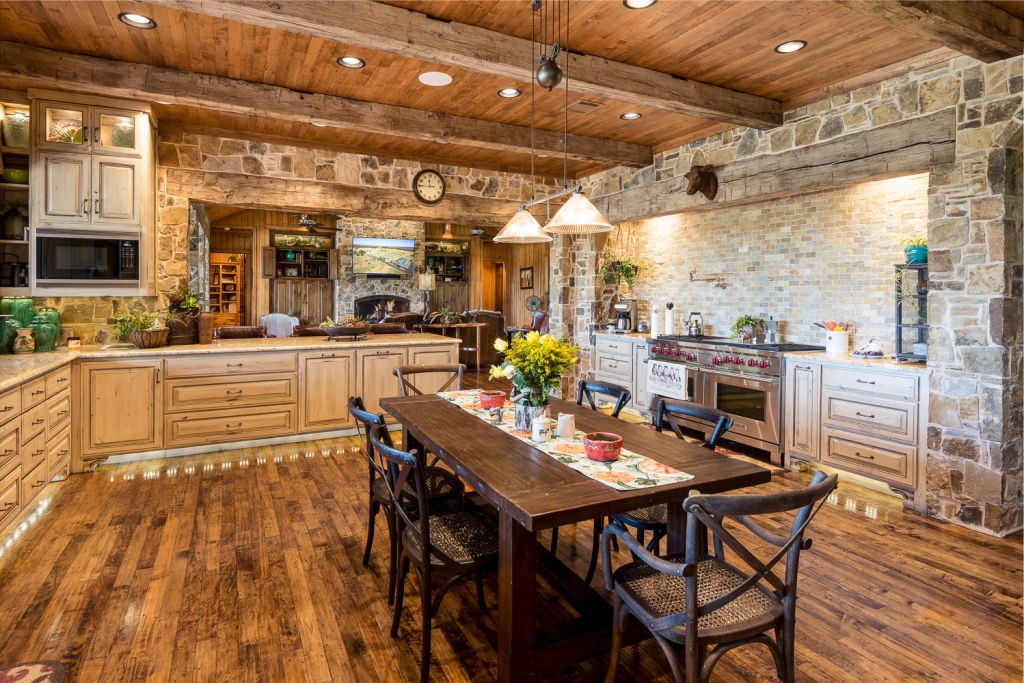 The kitchen and breakfast area.