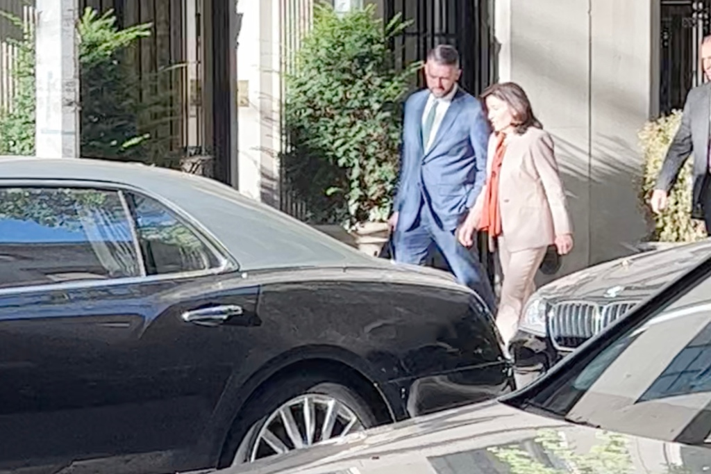 Gov. Kathy Hochul, under fire for pay to play donations involving a $676 million COVID test kit contract, was seen walking into the Upper East Side townhouse of billionaire industrialist and real estate mogul Alexander Rovt.