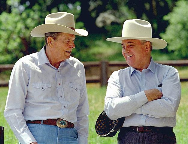 File:Reagan and Gorbachev in western hats 1992.jpg - Wikimedia Commons