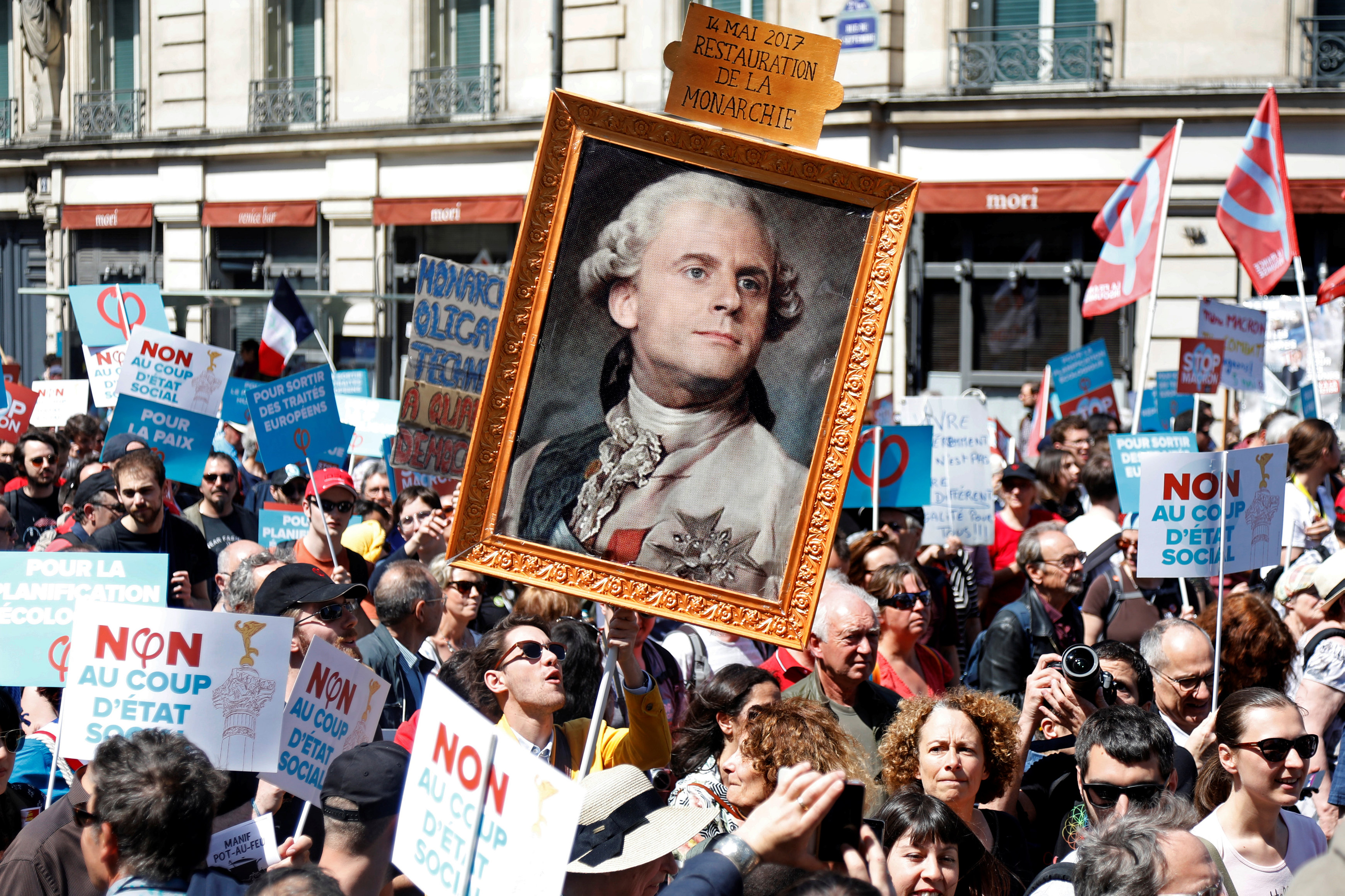 Paris deploys thousands of cops to mass anti-Macron protest